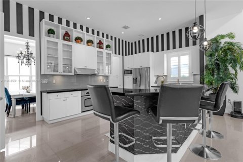 House in Palmetto Bay, Florida 4 bedrooms, 312.15 sq.m. № 1954991 - photo 12