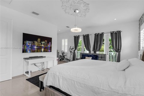 House in Palmetto Bay, Florida 4 bedrooms, 312.15 sq.m. № 1954991 - photo 29