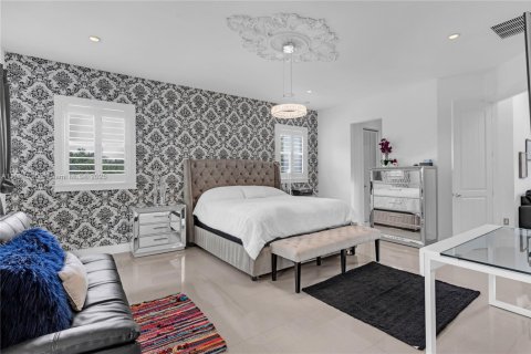 House in Palmetto Bay, Florida 4 bedrooms, 312.15 sq.m. № 1954991 - photo 28