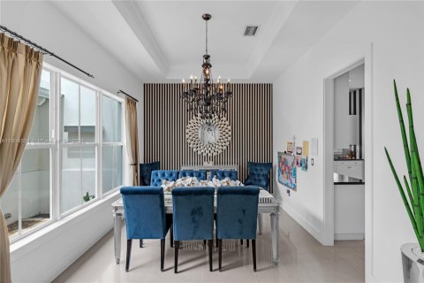 House in Palmetto Bay, Florida 4 bedrooms, 312.15 sq.m. № 1954991 - photo 11