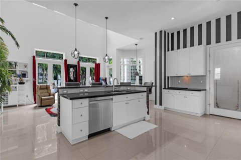 House in Palmetto Bay, Florida 4 bedrooms, 312.15 sq.m. № 1954991 - photo 13
