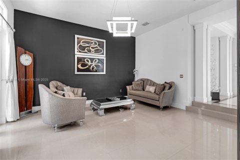 House in Palmetto Bay, Florida 4 bedrooms, 312.15 sq.m. № 1954991 - photo 9