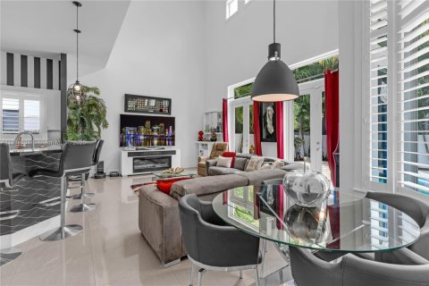 House in Palmetto Bay, Florida 4 bedrooms, 312.15 sq.m. № 1954991 - photo 17