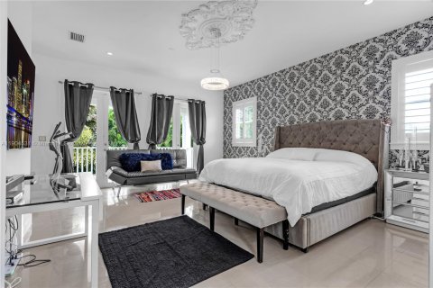 House in Palmetto Bay, Florida 4 bedrooms, 312.15 sq.m. № 1954991 - photo 30