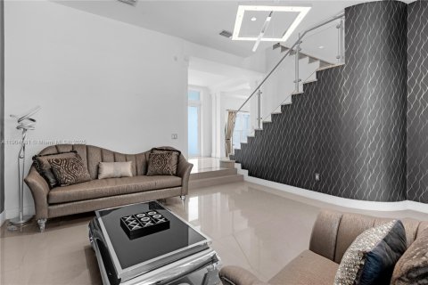 House in Palmetto Bay, Florida 4 bedrooms, 312.15 sq.m. № 1954991 - photo 7