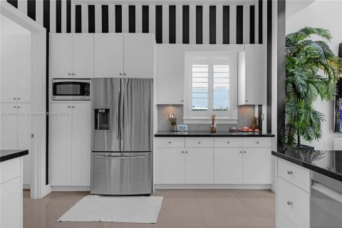 House in Palmetto Bay, Florida 4 bedrooms, 312.15 sq.m. № 1954991 - photo 15