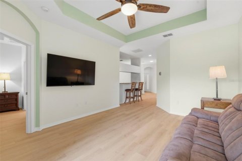 Villa ou maison à vendre à New Port Richey, Floride: 2 chambres, 115.48 m2 № 2200048 - photo 9