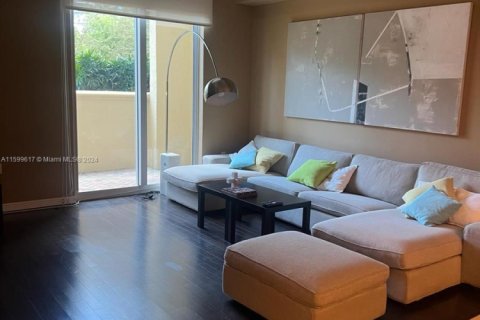 Condo in Hallandale Beach, Florida, 2 bedrooms  № 1867606 - photo 5