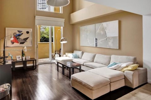 Condo in Hallandale Beach, Florida, 2 bedrooms  № 1867606 - photo 11