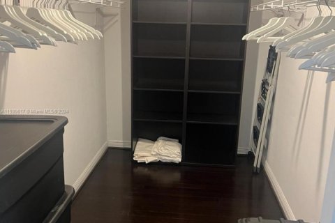 Condo in Hallandale Beach, Florida, 2 bedrooms  № 1867606 - photo 4