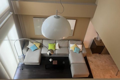 Condo in Hallandale Beach, Florida, 2 bedrooms  № 1867606 - photo 1