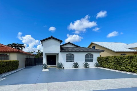 House in Miami, Florida 3 bedrooms, 150.32 sq.m. № 2008993