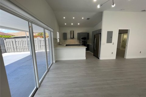 House in Miami, Florida 3 bedrooms, 150.32 sq.m. № 2008993 - photo 21