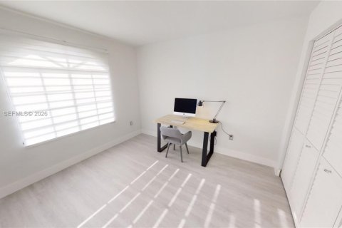 House in Miami, Florida 3 bedrooms, 150.32 sq.m. № 2008993 - photo 15