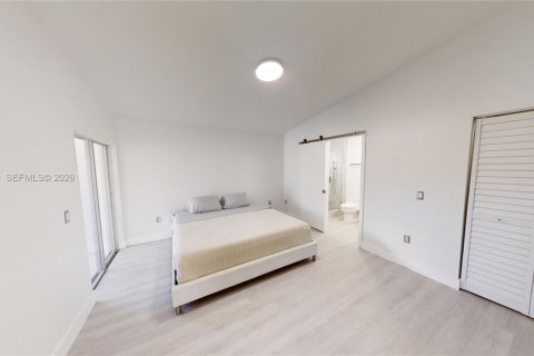 House in Miami, Florida 3 bedrooms, 150.32 sq.m. № 2008993 - photo 6