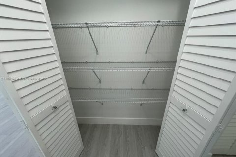 House in Miami, Florida 3 bedrooms, 150.32 sq.m. № 2008993 - photo 26