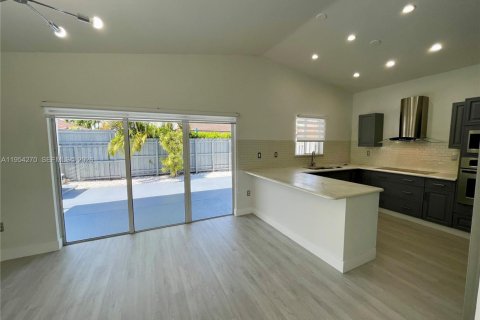 House in Miami, Florida 3 bedrooms, 150.32 sq.m. № 2008993 - photo 23