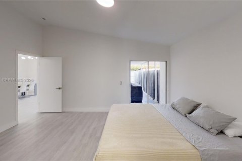 House in Miami, Florida 3 bedrooms, 150.32 sq.m. № 2008993 - photo 11