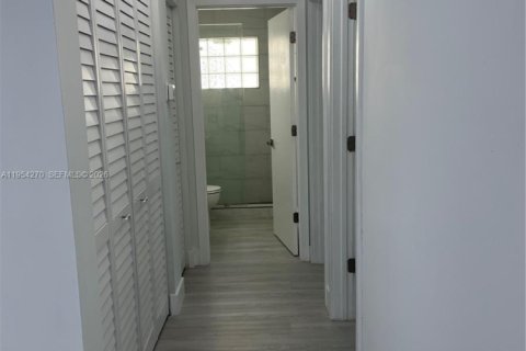 House in Miami, Florida 3 bedrooms, 150.32 sq.m. № 2008993 - photo 30