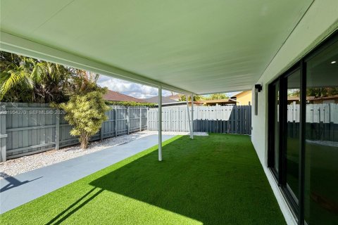 House in Miami, Florida 3 bedrooms, 150.32 sq.m. № 2008993 - photo 5