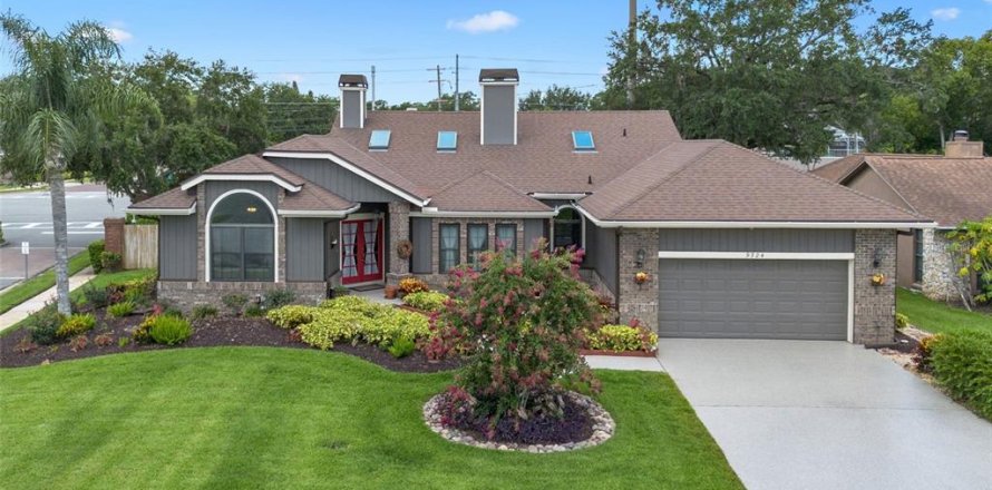 House in Orlando, Florida 4 bedrooms, 257.99 sq.m. № 1783189