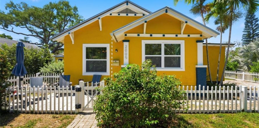 Villa ou maison à Saint Petersburg, Floride 3 chambres, 99.87 m2 № 2151799