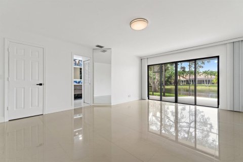 Touwnhouse à vendre à Palm Beach Gardens, Floride: 3 chambres, 196.02 m2 № 2403821 - photo 4