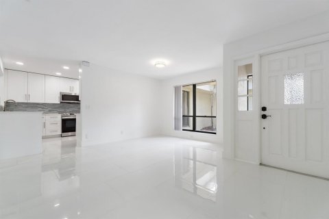 Touwnhouse à vendre à Palm Beach Gardens, Floride: 3 chambres, 196.02 m2 № 2403821 - photo 12