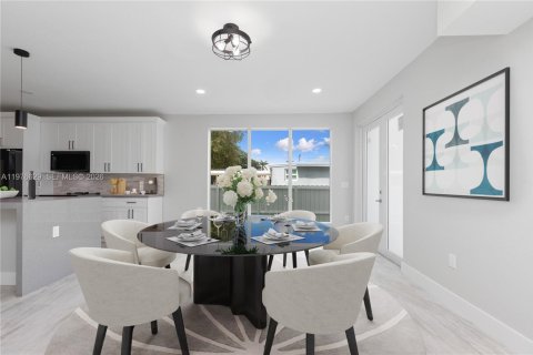 House in Miami, Florida 4 bedrooms, 176.14 sq.m. № 2040537 - photo 7