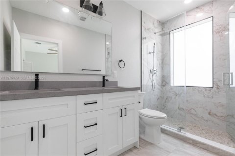 House in Miami, Florida 4 bedrooms, 176.14 sq.m. № 2040537 - photo 9