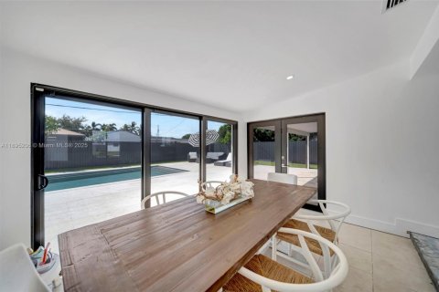 Casa en venta en Hialeah, Florida, 3 dormitorios, 122.91 m2 № 1949315 - foto 8