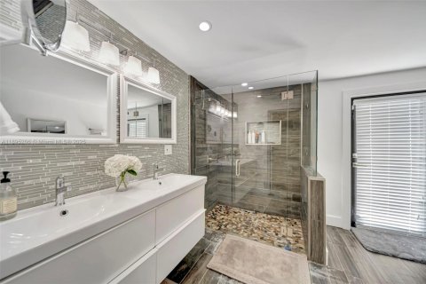 Casa en venta en Hialeah, Florida, 3 dormitorios, 122.91 m2 № 1949315 - foto 24