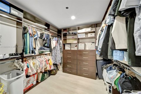 Casa en venta en Hialeah, Florida, 3 dormitorios, 122.91 m2 № 1949315 - foto 26