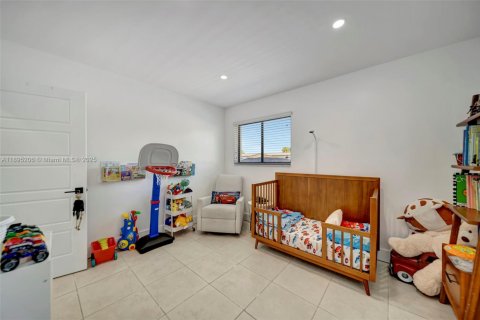 Casa en venta en Hialeah, Florida, 3 dormitorios, 122.91 m2 № 1949315 - foto 19