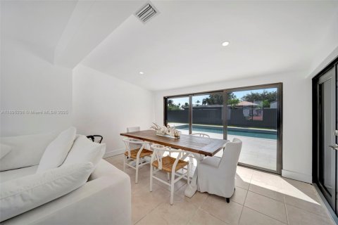 Casa en venta en Hialeah, Florida, 3 dormitorios, 122.91 m2 № 1949315 - foto 7