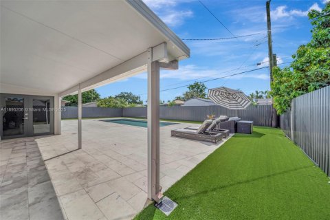 Casa en venta en Hialeah, Florida, 3 dormitorios, 122.91 m2 № 1949315 - foto 28