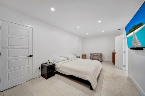 Casa en venta en Hialeah, Florida, 3 dormitorios, 122.91 m2 № 1949315 - foto 21