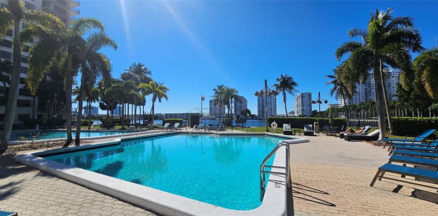 Appartement à Aventura, Floride 2 chambres, 102.56 m2 № 1065797