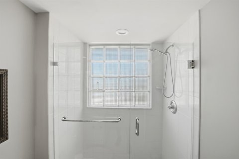Condo in Hutchinson Island South, Florida, 3 bedrooms  № 2083589 - photo 25