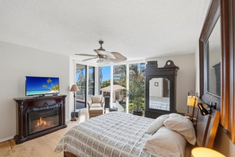 Condo in Hutchinson Island South, Florida, 3 bedrooms  № 2083589 - photo 22