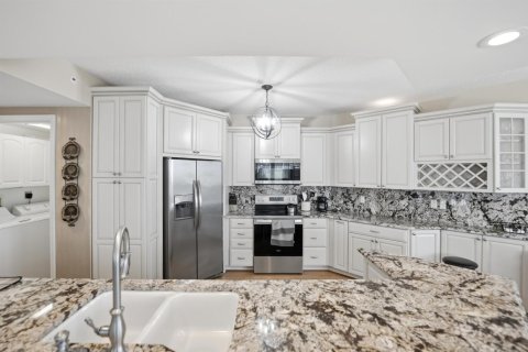 Condo in Hutchinson Island South, Florida, 3 bedrooms  № 2083589 - photo 16
