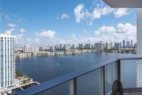 Condominio en venta en North Miami Beach, Florida, 2 dormitorios, 168.8 m2 № 2084486 - foto 15