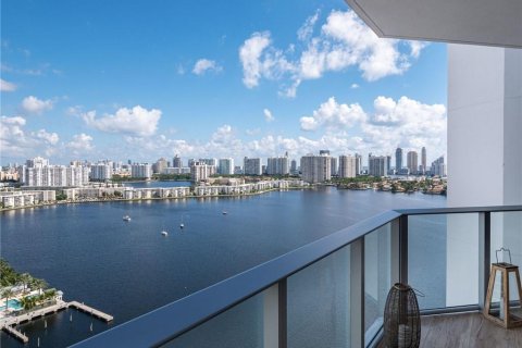 Condominio en venta en North Miami Beach, Florida, 2 dormitorios, 168.8 m2 № 2084486 - foto 18