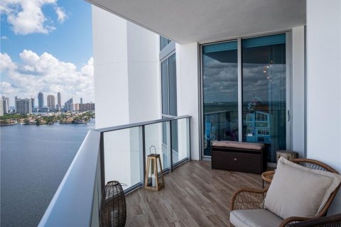 Condominio en venta en North Miami Beach, Florida, 2 dormitorios, 168.8 m2 № 2084486 - foto 13