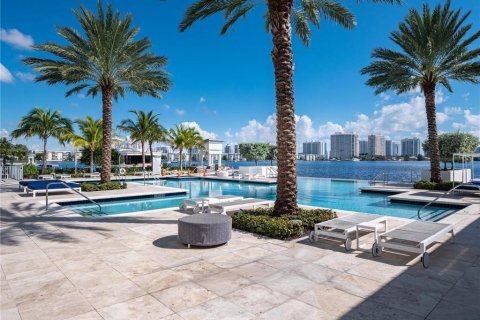 Condominio en venta en North Miami Beach, Florida, 2 dormitorios, 168.8 m2 № 2084486 - foto 6