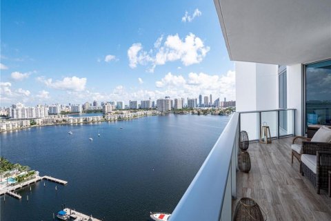 Condominio en venta en North Miami Beach, Florida, 2 dormitorios, 168.8 m2 № 2084486 - foto 14