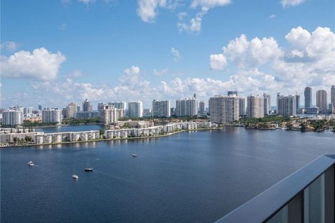 Condominio en venta en North Miami Beach, Florida, 2 dormitorios, 168.8 m2 № 2084486 - foto 16