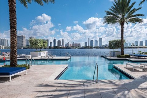 Condominio en venta en North Miami Beach, Florida, 2 dormitorios, 168.8 m2 № 2084486 - foto 7