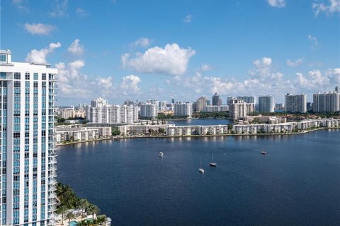 Condominio en venta en North Miami Beach, Florida, 2 dormitorios, 168.8 m2 № 2084486 - foto 17