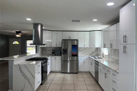 House in Merrit Island, Florida 3 bedrooms, 121.7 sq.m. № 2236296 - photo 6